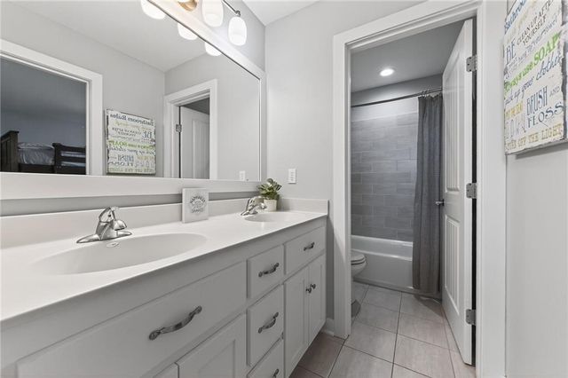 2827 NE 102nd Terrace, Kansas City, MO 64155