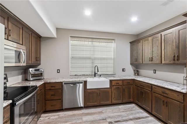 2827 NE 102nd Terrace, Kansas City, MO 64155