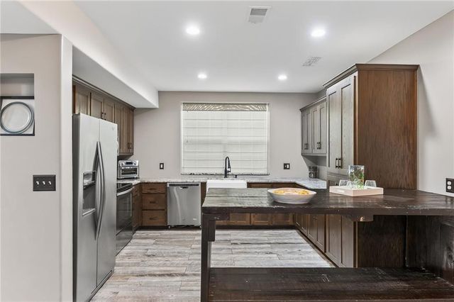 2827 NE 102nd Terrace, Kansas City, MO 64155