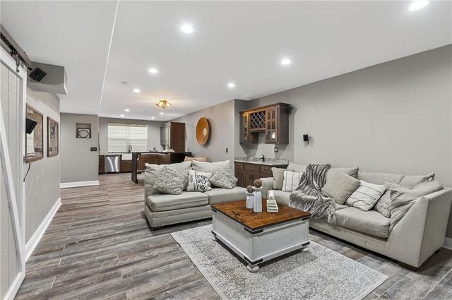 2827 NE 102nd Terrace, Kansas City, MO 64155