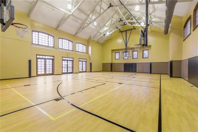 2827 NE 102nd Terrace, Kansas City, MO 64155