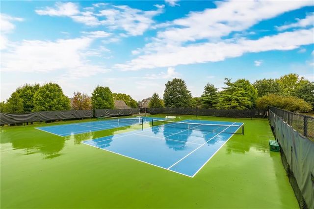 2827 NE 102nd Terrace, Kansas City, MO 64155