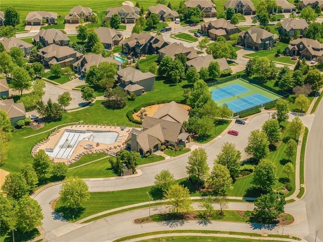 2827 NE 102nd Terrace, Kansas City, MO 64155