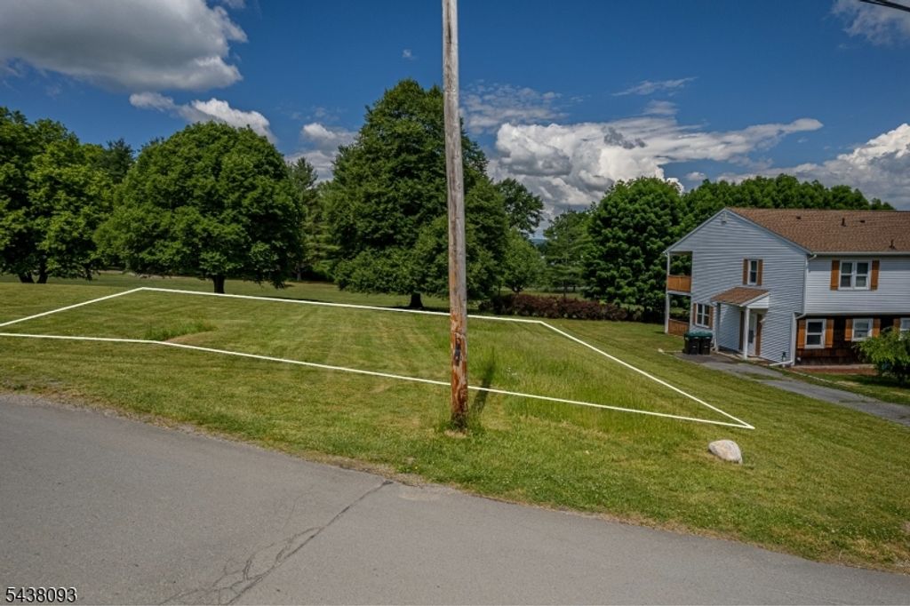 316 Shore Drive, Montague Twp., NJ 07827 — exterior