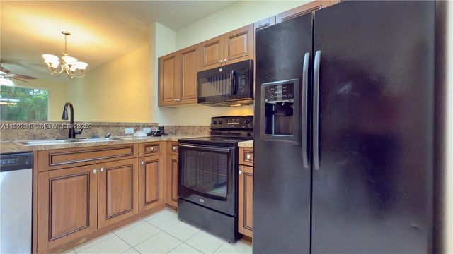 1918 Alamanda Way, Riviera Beach, FL 33404