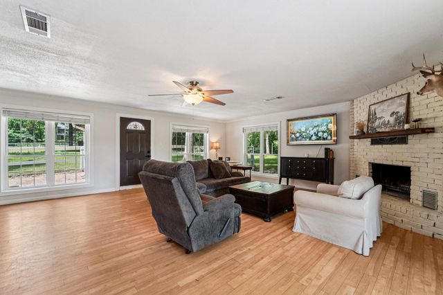 15191 Mcrae Lake, Conroe, TX 77303