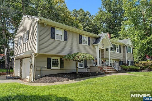 62 Andrew Avenue, Oakland, NJ 07436