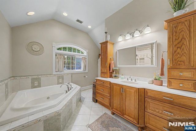 62 Andrew Avenue, Oakland, NJ 07436
