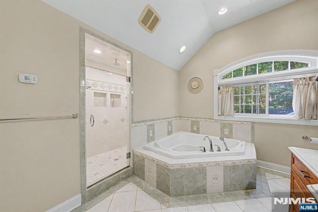 62 Andrew Avenue, Oakland, NJ 07436
