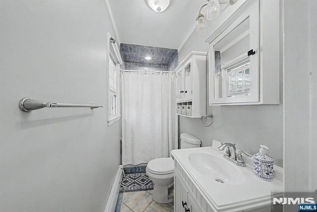 62 Andrew Avenue, Oakland, NJ 07436