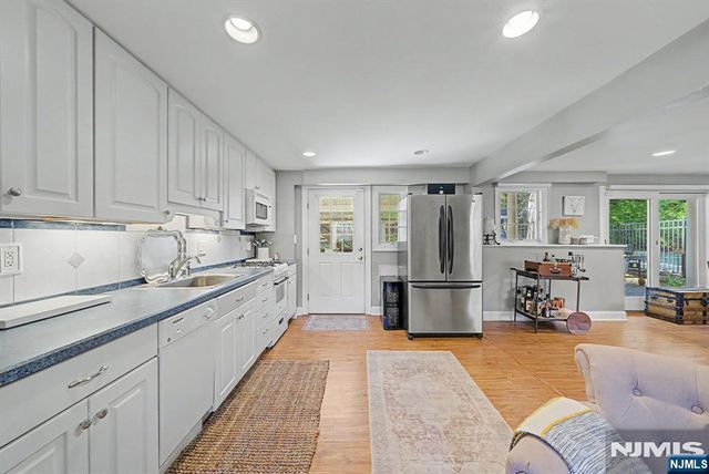 62 Andrew Avenue, Oakland, NJ 07436