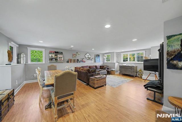 62 Andrew Avenue, Oakland, NJ 07436