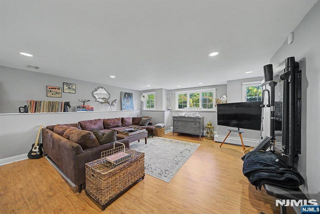 62 Andrew Avenue, Oakland, NJ 07436