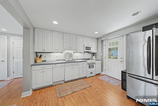 62 Andrew Avenue, Oakland, NJ 07436