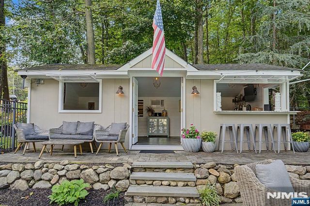 62 Andrew Avenue, Oakland, NJ 07436
