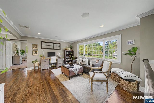 62 Andrew Avenue, Oakland, NJ 07436