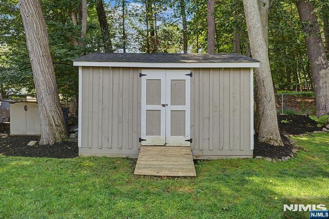 62 Andrew Avenue, Oakland, NJ 07436