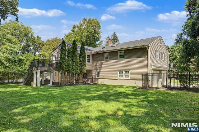 62 Andrew Avenue, Oakland, NJ 07436