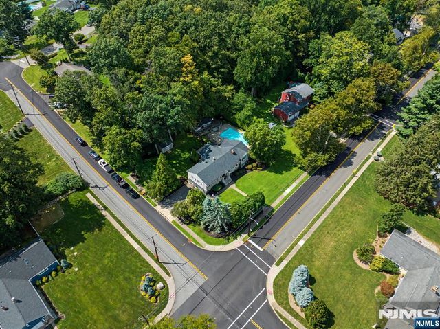 62 Andrew Avenue, Oakland, NJ 07436