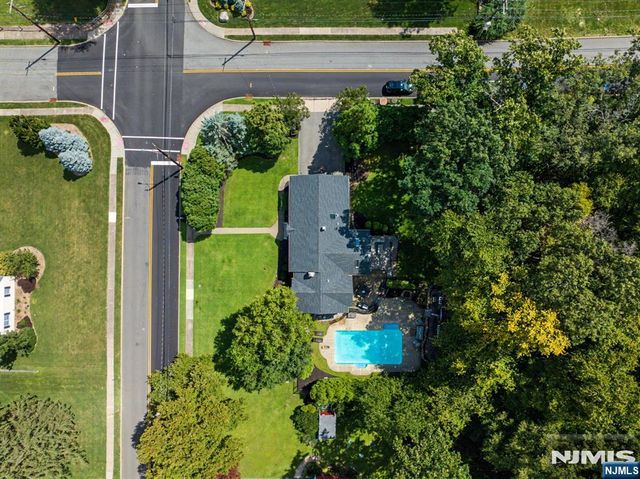 62 Andrew Avenue, Oakland, NJ 07436