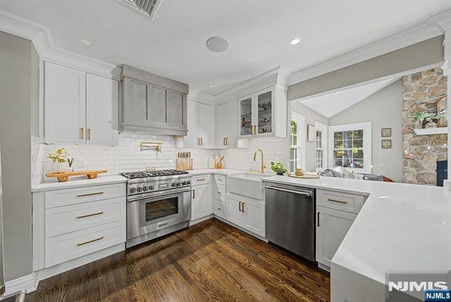 62 Andrew Avenue, Oakland, NJ 07436