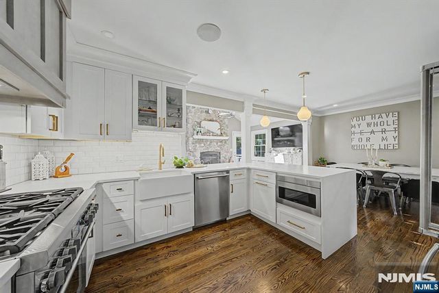 62 Andrew Avenue, Oakland, NJ 07436