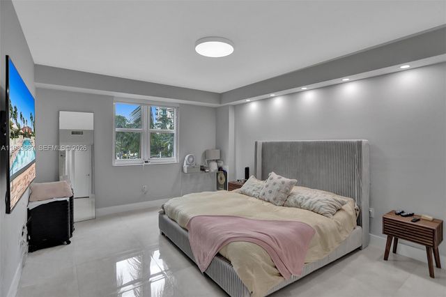 20000 E Country Club Dr 211, Aventura, FL 33180