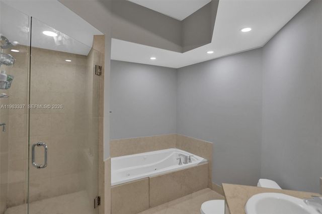 20000 E Country Club Dr 211, Aventura, FL 33180