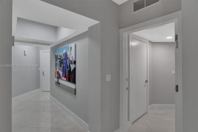 20000 E Country Club Dr 211, Aventura, FL 33180