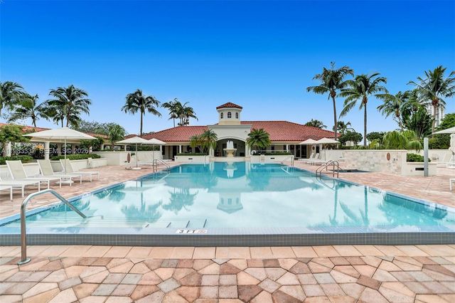 20000 E Country Club Dr 211, Aventura, FL 33180