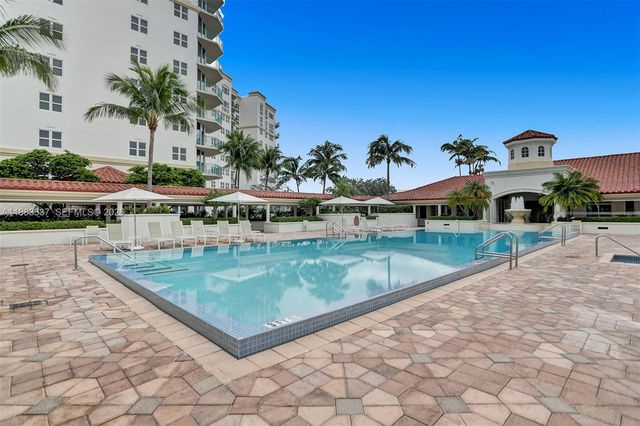 20000 E Country Club Dr 211, Aventura, FL 33180