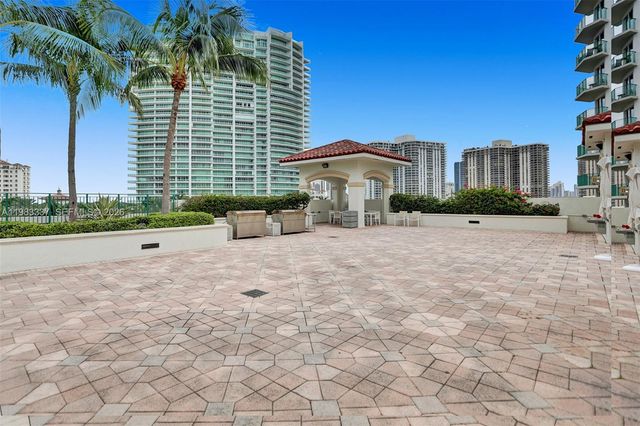 20000 E Country Club Dr 211, Aventura, FL 33180