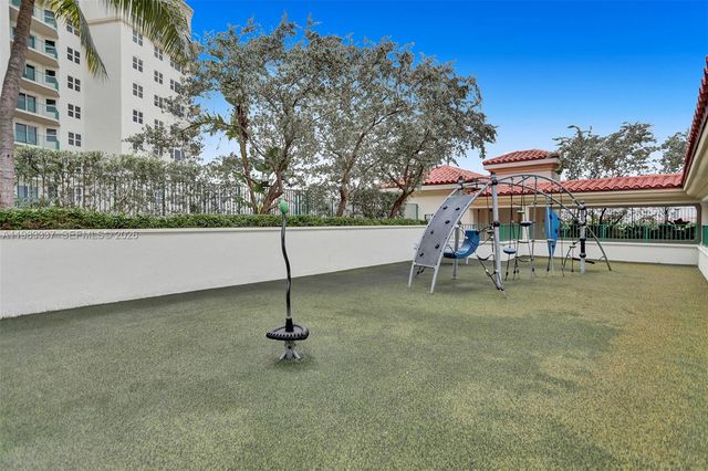 20000 E Country Club Dr 211, Aventura, FL 33180