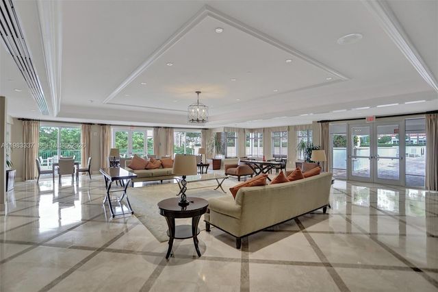 20000 E Country Club Dr 211, Aventura, FL 33180