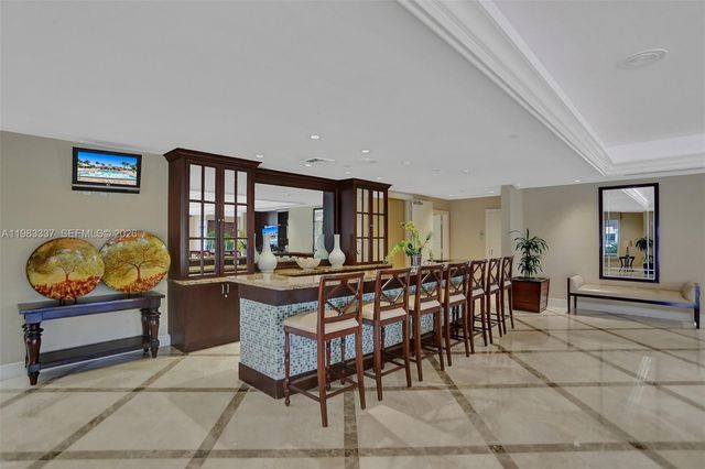 20000 E Country Club Dr 211, Aventura, FL 33180