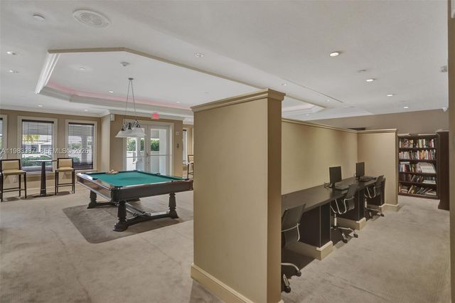 20000 E Country Club Dr 211, Aventura, FL 33180