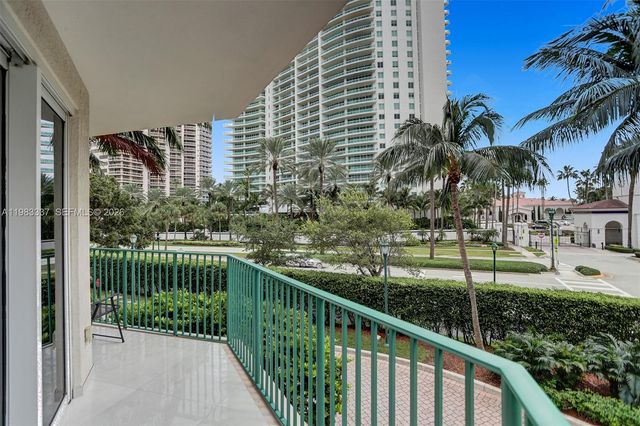 20000 E Country Club Dr 211, Aventura, FL 33180