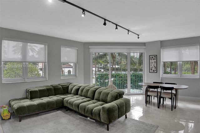 20000 E Country Club Dr 211, Aventura, FL 33180