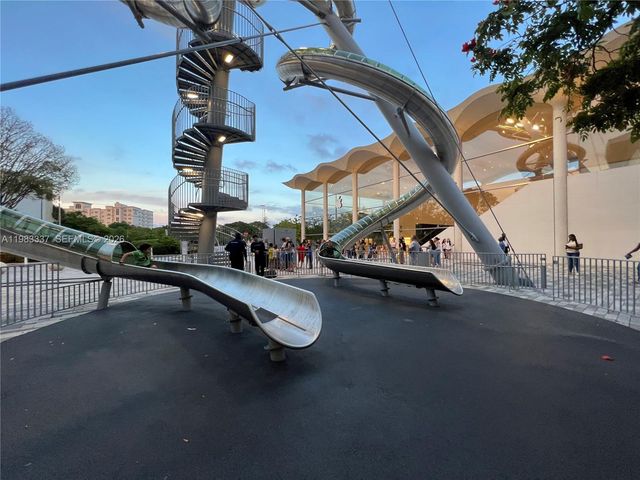 20000 E Country Club Dr 211, Aventura, FL 33180