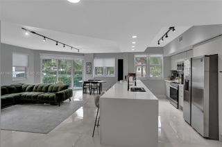 20000 E Country Club Dr 211, Aventura, FL 33180