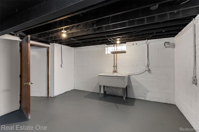 19196 Berden Street, Detroit, MI 48236