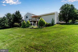 335 LAMP POST LN, Etters, PA 17319