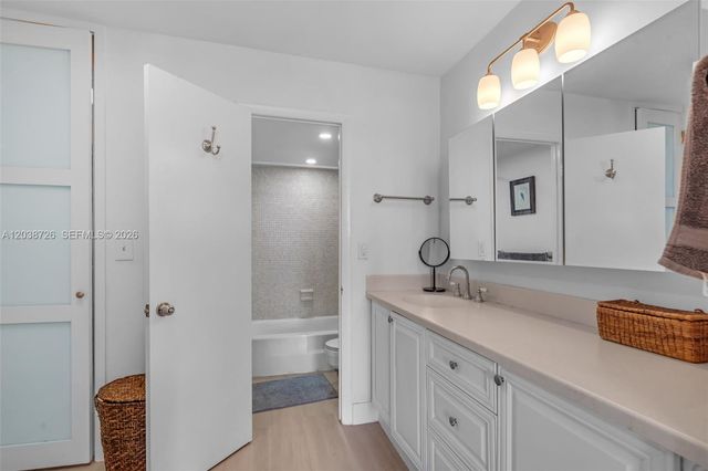 150 Ocean Lane Drive 7C, Key Biscayne, FL 33149
