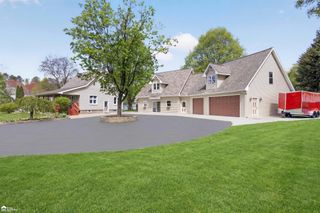 2292 N Belsay Road, Burton, MI 48509