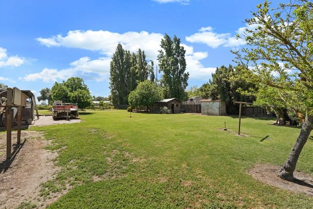 10450 Walnut Grove Rd, Thornton, CA 95686