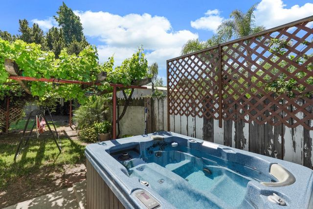 10450 Walnut Grove Rd, Thornton, CA 95686