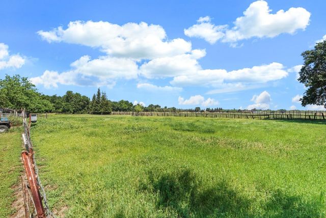 10450 Walnut Grove Rd, Thornton, CA 95686