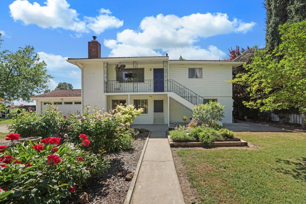 10450 Walnut Grove Rd, Thornton, CA 95686