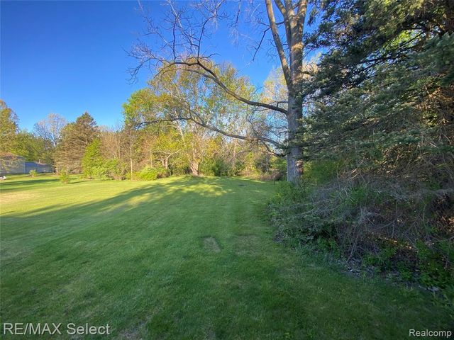 6169 Johnson Road, Flushing, MI 48433