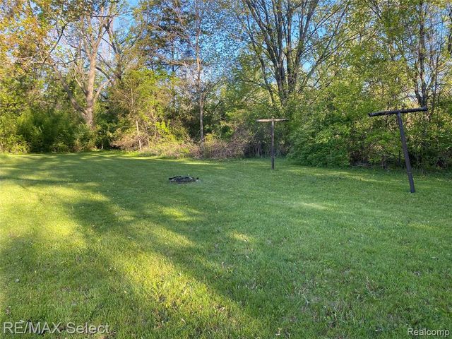 6169 Johnson Road, Flushing, MI 48433